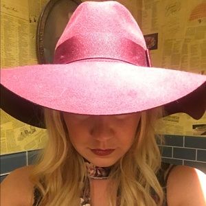 Meet your Posher, Monica